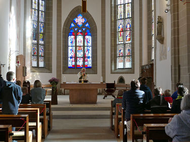 Vorstellung der Kommunionkinder in St. Crescentius (Foto: Karl-Franz Thiede)